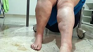 Coolmarina arrived tired for foot massage