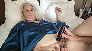 Сводният братовчед Джери бръсне путката на Ви с грижа