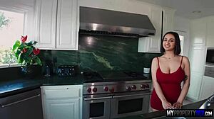 Divorced hottie bangs realtor in wild tape