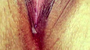 彼女のきついマンコを激しく舐めて指マン！