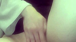 Bucet�o quente e molhado begs for touch