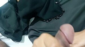 Muslim girl bangs Hindu boyfriend in hardcore action! 🔥