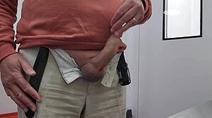 Berani flashing dan ngocok di ruang tunggu rumah sakit