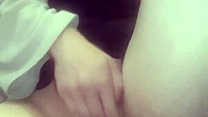 Bucet�o quente e molhado begs for touch