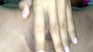 Memekku yang Ketat Basah Digoyang Keras