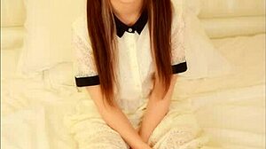 無修正18歳の日本の美女が剃毛ヌードボディを披露