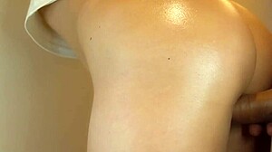 Отчим становится любящим папой, сгибает падчерицу в догги с дядей на виду