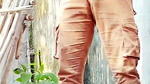 小毛黑屌户外室内撒尿秀