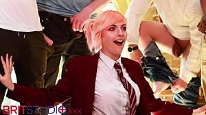 College hottie rocks her first wild blowbang! 🔥