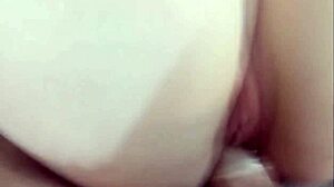 Latinská tínedžerka 18+ Talia dostáva tvrdé face fucking a silne strieka!