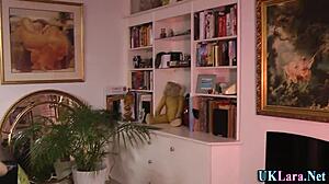 Strømpehor drypper sæd efter hård pikpounding