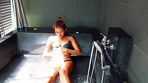 ¡Uh, juegos de dedos mojados en jacuzzi... tan caliente, parte 4!