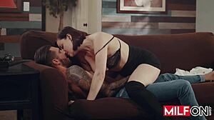 Horny ryšavka Sovereign Syre s veľkými prsiami šuká a cucá šéfovi svojho manžela Quinton James