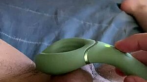 me masturbo con juguete sexual