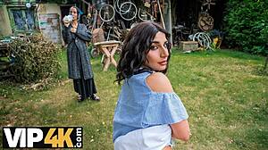 Vadász szerez forró kültéri akciót egy barnával