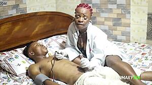 नॉटी नर्स जेसिका टीएस पेशेंट को हार्ड बैंग करती है