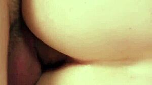 בן של אמא קטרינה קולט מדריכה את הבן החורג בניסוי אינטימי