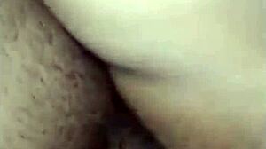 Mi sexy hermanastra dorme na sala, não resisto e rompo seu culo antes de alguém chegar! 😈