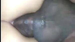 Mi sexy hermanastra dorme na sala, não resisto e rompo seu culo antes de alguém chegar! 😈