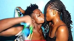 Ei, olha o que rolou com meu amigo africano na visita! 😏