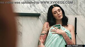 Li Er with big tits gets pounded hard in jacuzzi