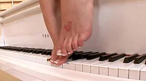 Johnny Sins' Big Cock Penetrates Brooke Banner's Tight 18+ Pussy