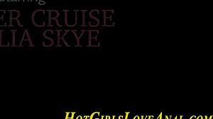 يا، شاهد هؤلاء المثليات الصغيرات الصدر يلعبن كس بعضهن!