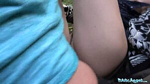 Hej, pozri tú horúcu ryšavku Lola Fae šukanú eurom za prachy!