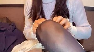 이 귀여운 아시아 크로스드레서가 조용히 자신을 만지는 걸 봐! 😍