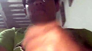 Amateur teen's peruvian cumshot in living room