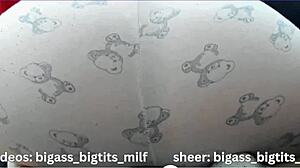 Pizsama maszturbáció nagy seggű milffel és olajos természetes cicikkel