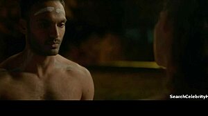 Szexi híresség Jade Tailor topless nagy cicikkel A Varázslókban