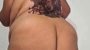 Şişman Selülitli Büyük Kıç Yavaş Çekimde Sıçrıyor