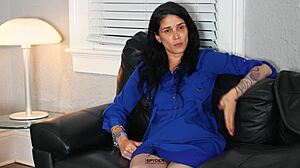 Getting cozy with Jazmin during her hot interview! 😘