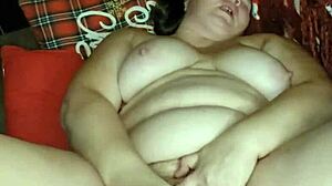 milf cumming while spreading her juicy pussy wide