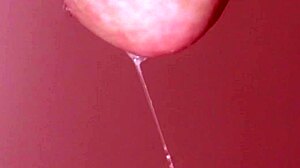 日本人美女がクローズアップで激しい射精を届ける