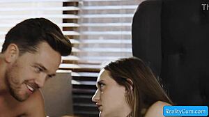 Küçük Göğüslü Sarışın Kalın Sert Sik Arzuluyor ve Derin Emiyor - Sera Ryder Kyle Mason