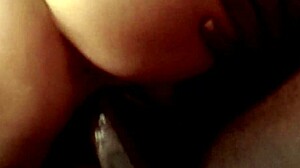 Stor kuk borrar mogen mamma i vild action