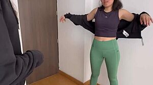 야, 남편의 비서가 내 보지를 흠뻑 젖게 했어!