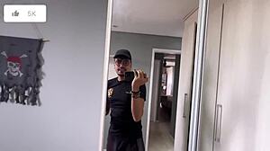 Amberzinha muestra su nuevo apartamento y lo inicia con follar casero