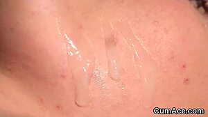 Őrült Baba Vesz Sperma Terhelést Az Arcára, Kiszívja Az Összes Levet, Érted?