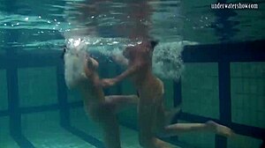 Ivetta, Katka, Barbara lesbi gairah bawah air