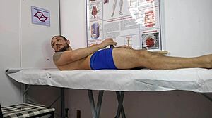 เฮ้ย พยาบาล ทำไมควยฉันแข็งตรงหน้าเธอ?