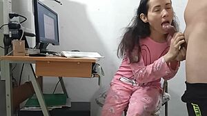 Môj veľký zadok túži po kurci a sperme v análnych reláciách