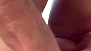 מילף בומבשל ניקול אניסטון מזדיינת במלון