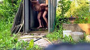 Chilen sairaanhoitaja seksikkäissä alusvaatteissa ratsastaa dildolla sormittelun kanssa