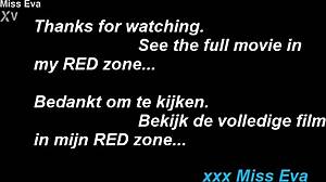 Eu tô me masturbando loucamente pelada com meu vibrador no carro durante uma viagem pública