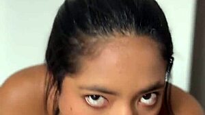 Casal amador curte chupar pauzão negro antes do trabalho