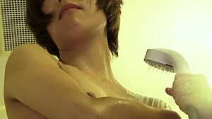 水着コスプレの日本人少女が配達員から中出しを受ける けいこ・えと