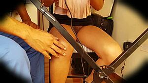 bajo faldas, this colombian university girl shows up without panties under skirt